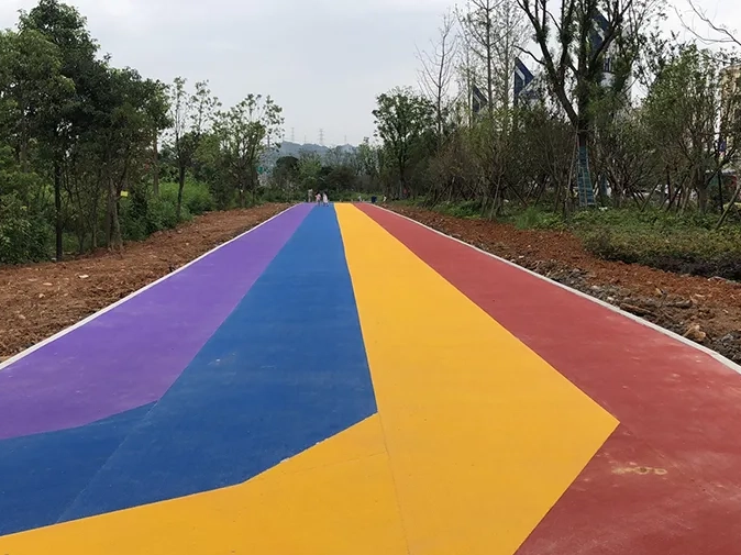LAETUS 300-meter currit semita
